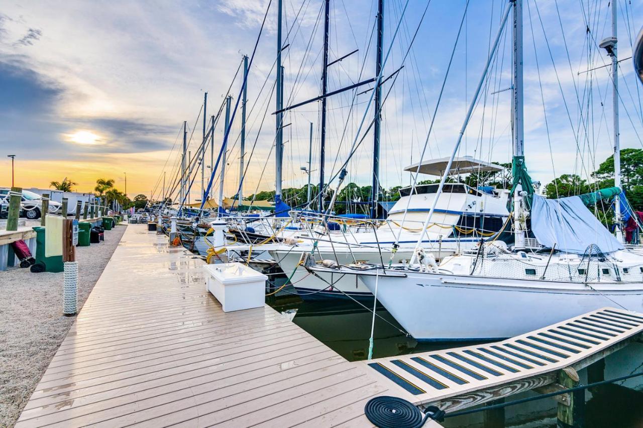 Cape Crossing Resort & Marina Merritt Island Bagian luar foto